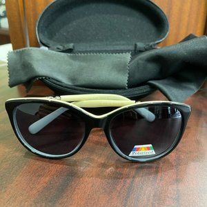 COPY - NWT Le Chic Polarized sunglass Black/Gray